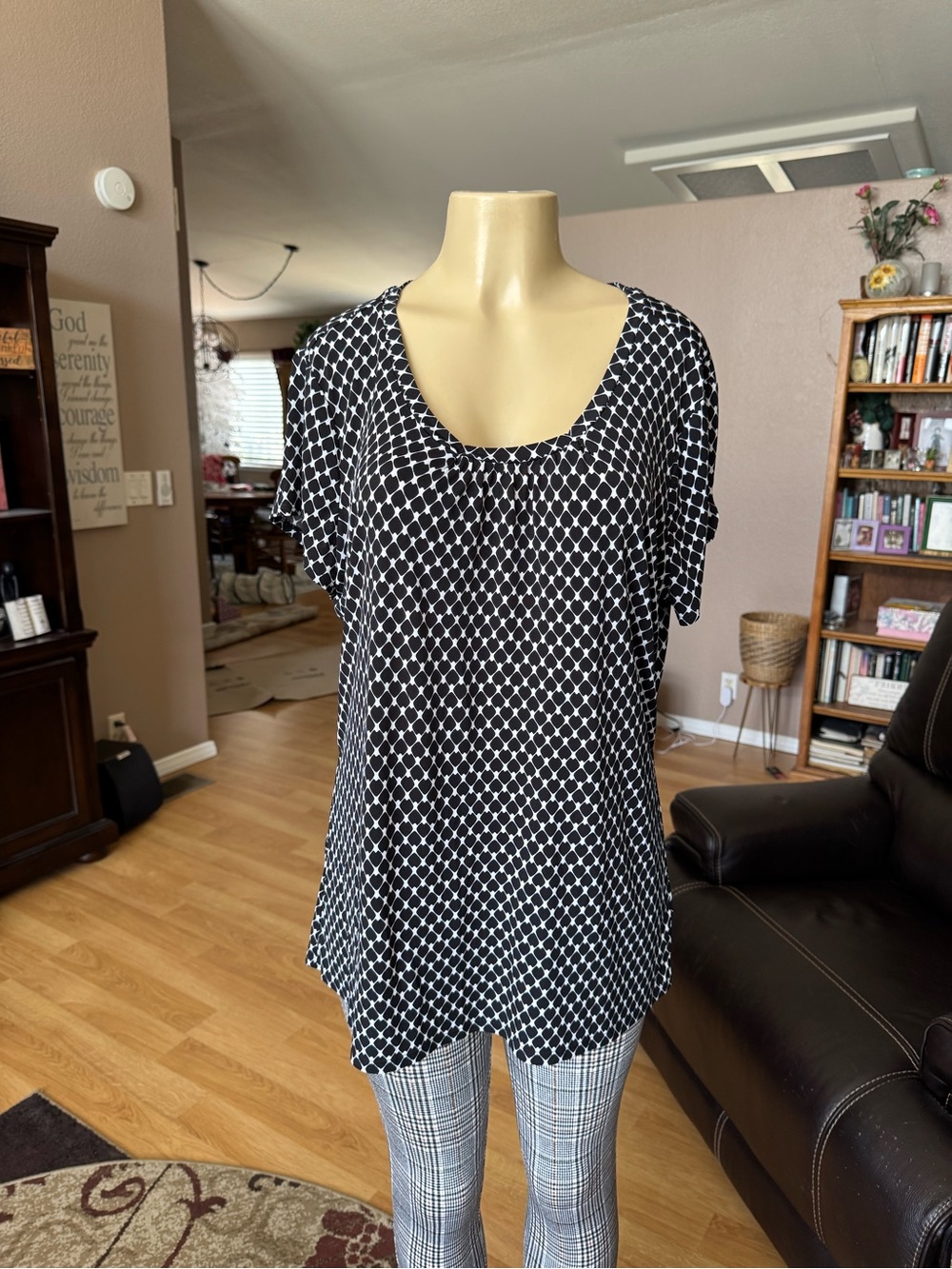 Emily Stacy black & white geometric print scoop neck blouse-size XL